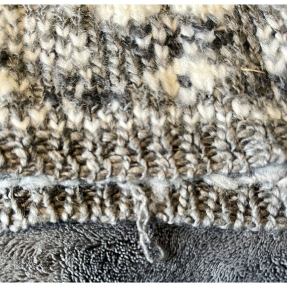 Aeropostale Womens Sweater V-Neck Fair Isle Gray Size M Lightly Worn - Picture 5 of 8